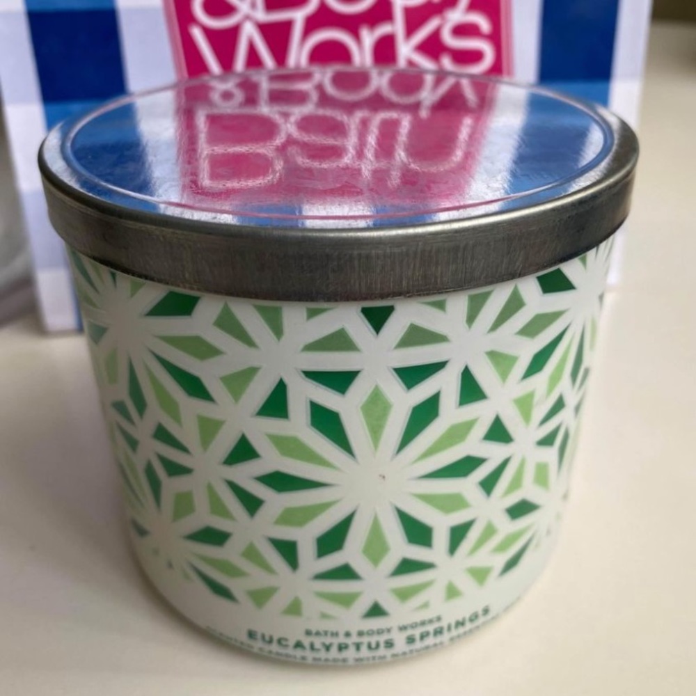 Bath & Body Works 3 wick candle Eucalyptus Springs